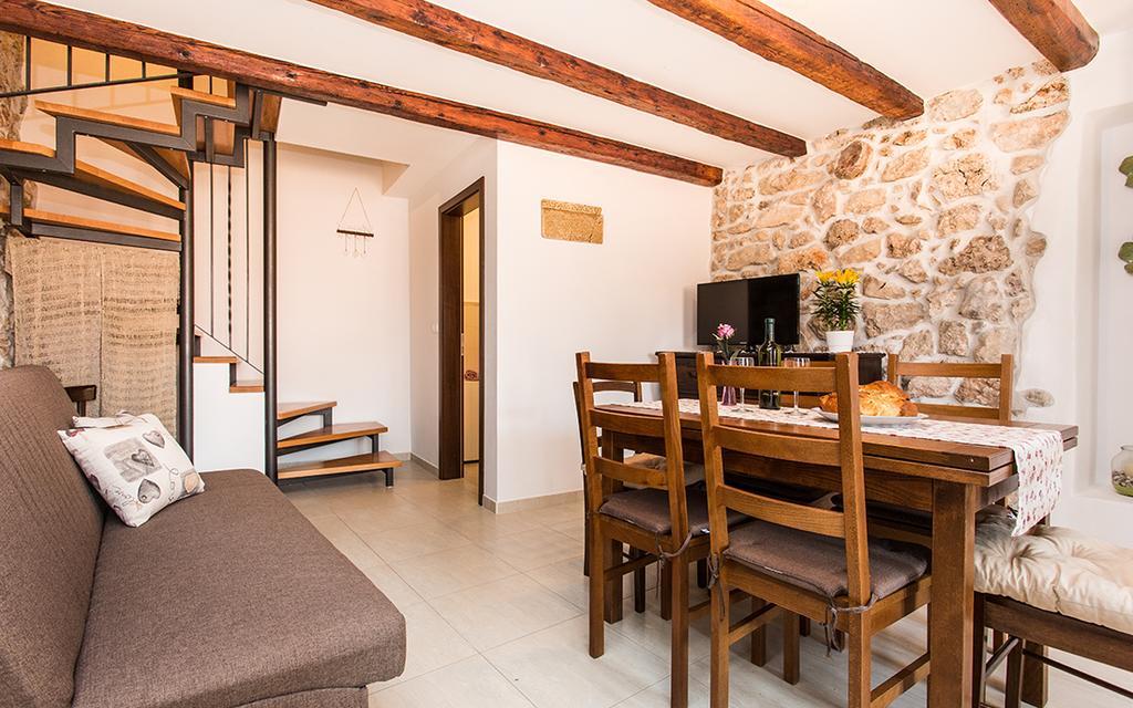 Apartment & Room Antonio Vrbnik Buitenkant foto