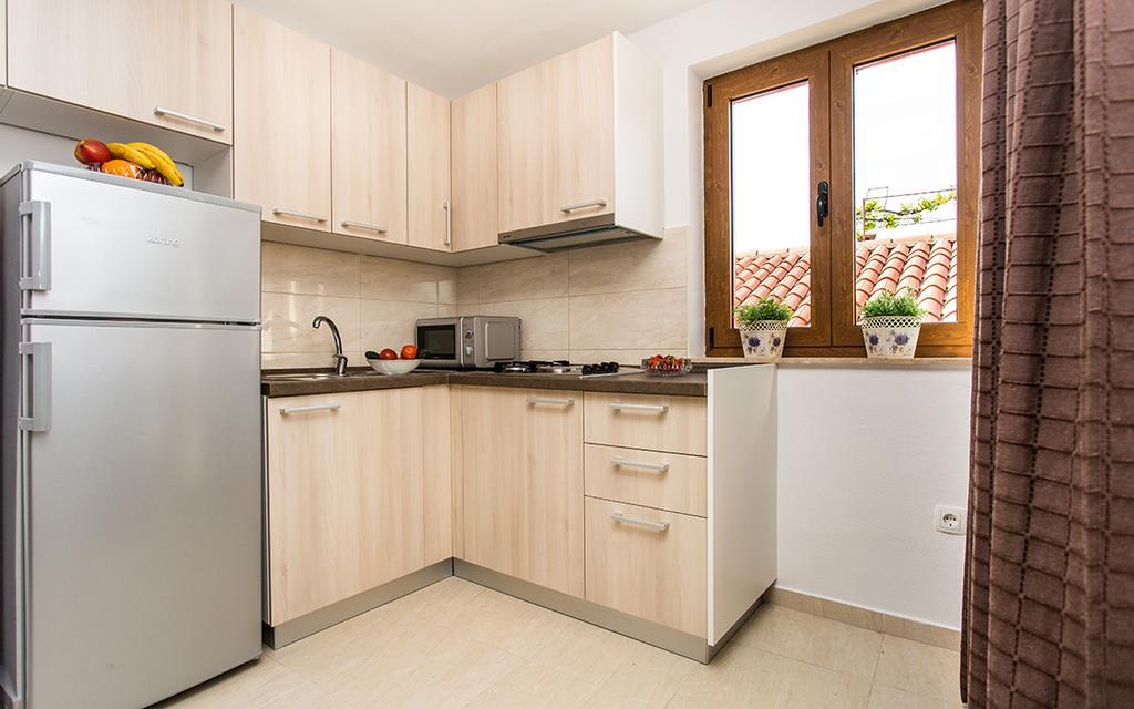 Apartment & Room Antonio Vrbnik Buitenkant foto