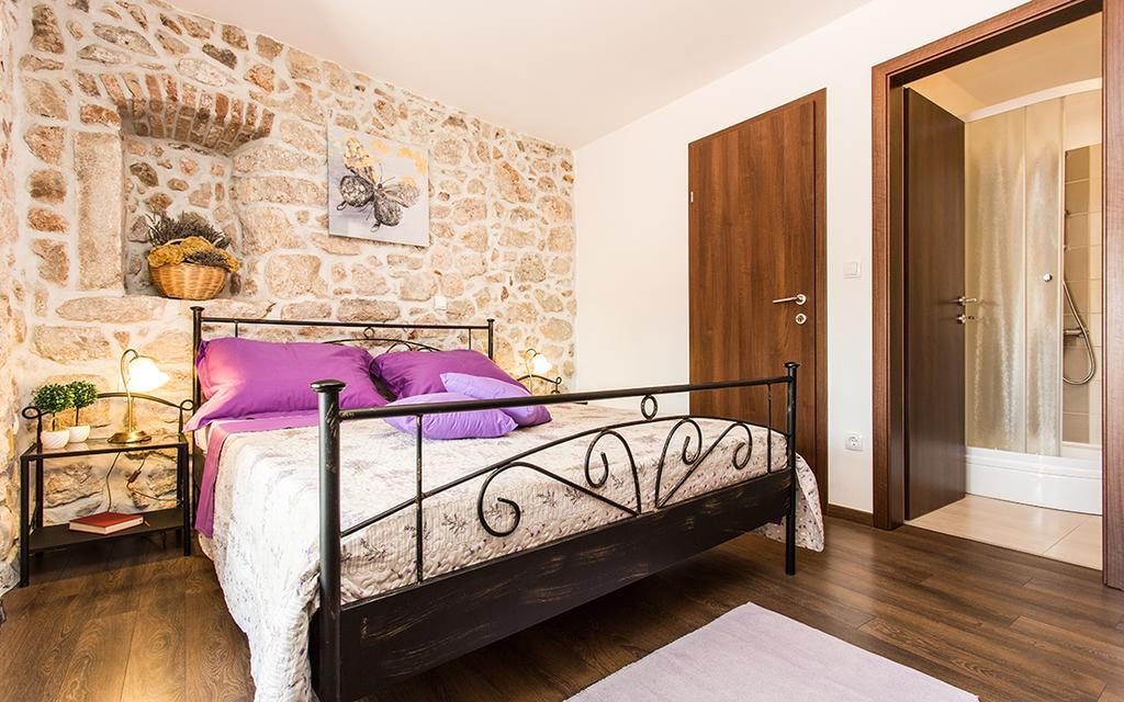 Apartment & Room Antonio Vrbnik Buitenkant foto