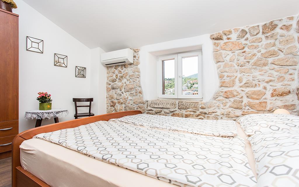 Apartment & Room Antonio Vrbnik Buitenkant foto