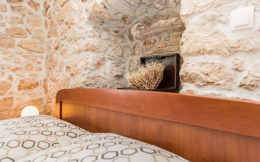 Apartment & Room Antonio Vrbnik Buitenkant foto