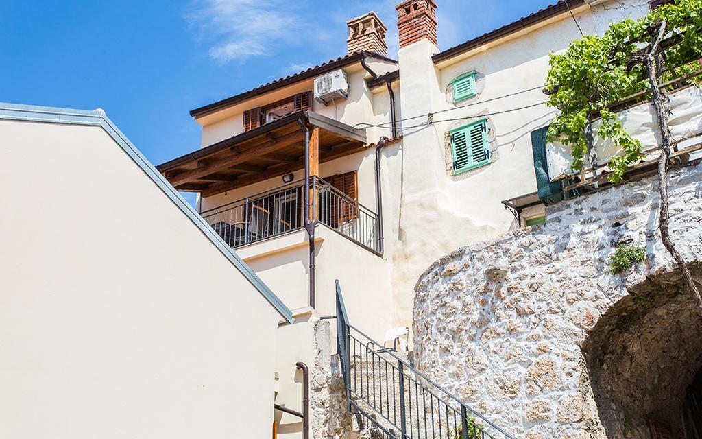 Apartment & Room Antonio Vrbnik Buitenkant foto