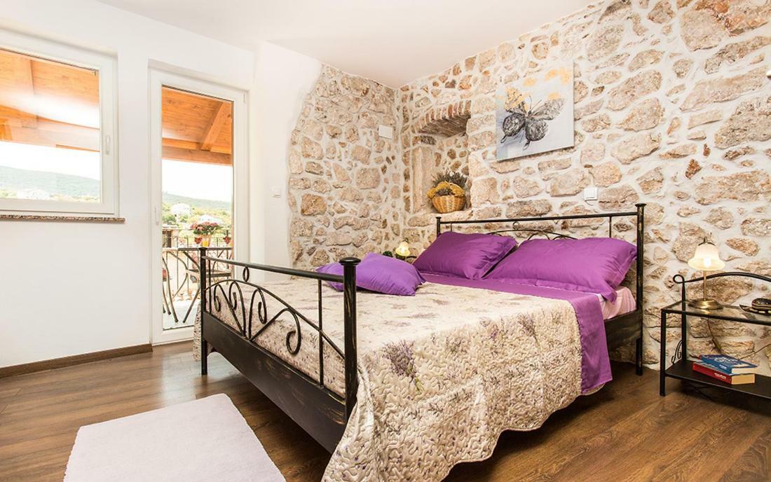 Apartment & Room Antonio Vrbnik Buitenkant foto
